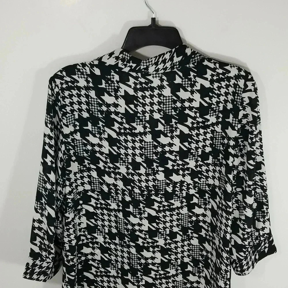 {Chico’s} Black & White Houndstooth Print Blouse 3/4 Sleeve High Low Hem - Picture 5 of 15